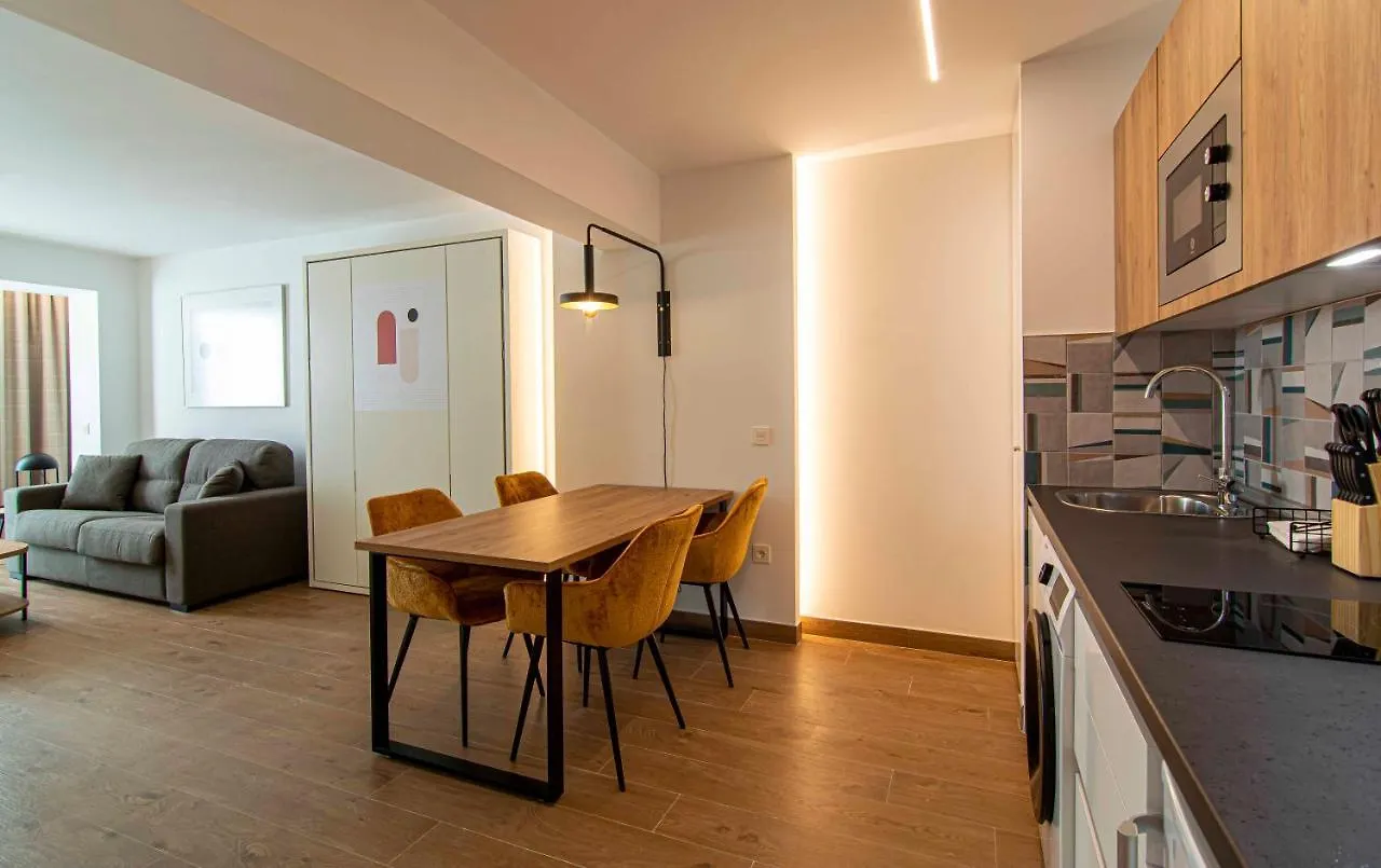 Apartamentos 1 Abril Málaga 0*,